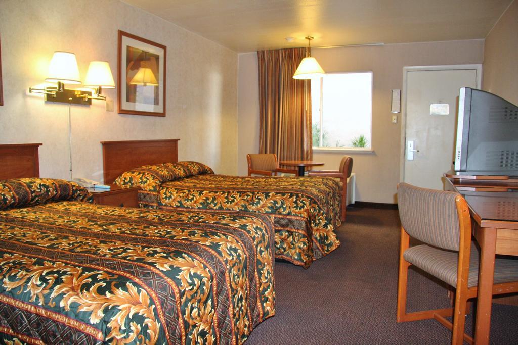Double Room Two Double Beds Smoking,116088593:JPEG