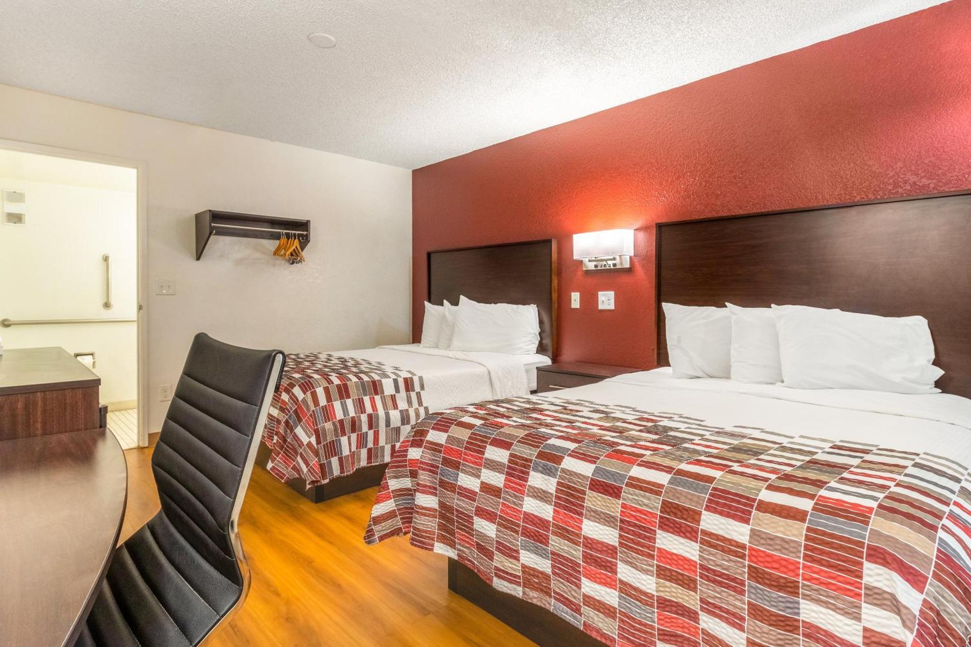 Deluxe Room with Two Double Beds Disability Access Roll-In Shower Non-Smoking