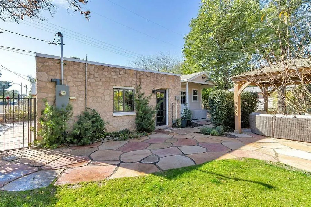 Best Little Guesthouse In Melrose! New Listing!-1